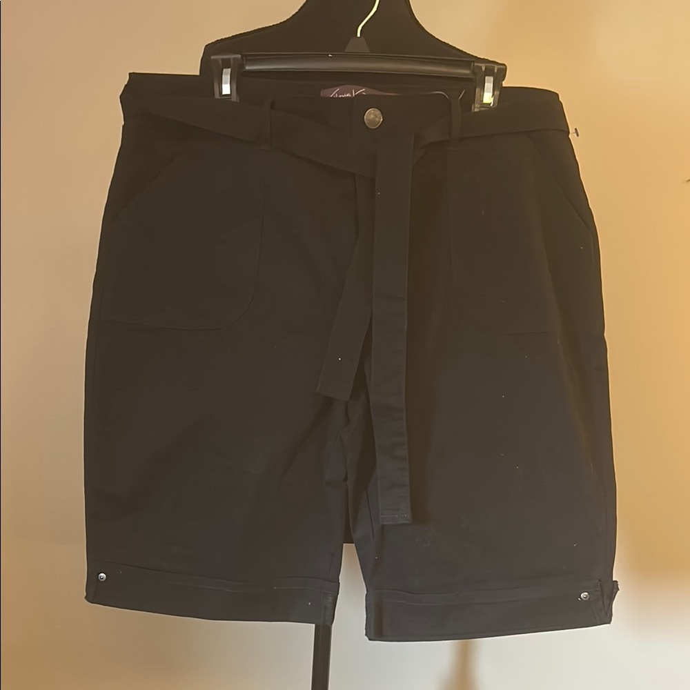 Women’s Gloria Vanderbilt Black Belted Shorts NWOT